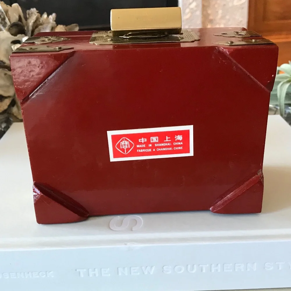 VINTAGE RED CHINESE JEWELRY BOX WITH LOCK & KEY